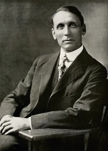 Edward M. Lewis 사용자 등록 사진