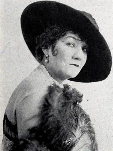 Louise Carver 사용자 등록 사진
