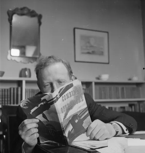 Hilary Saint George Saunders 사용자 등록 사진