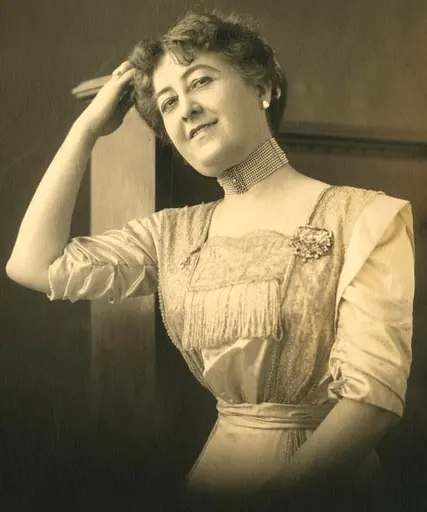 Helen Dunbar 사용자 등록 사진