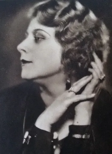 Nelly Gaierová 사용자 등록 사진