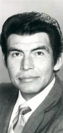 Ned Romero 사용자 등록 사진
