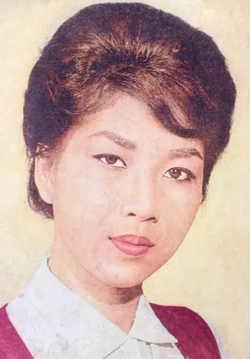 Titiek Puspa 사용자 등록 사진