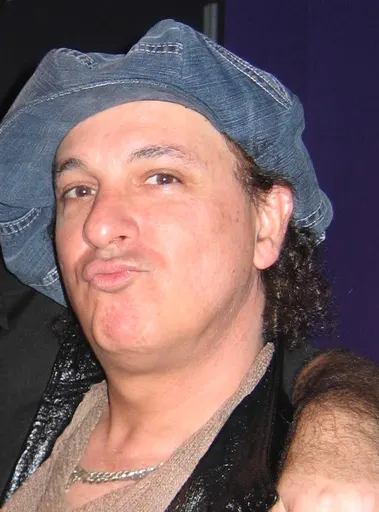 Sylvain Sylvain 사용자 등록 사진