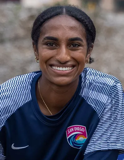 Naomi Girma 사용자 등록 사진